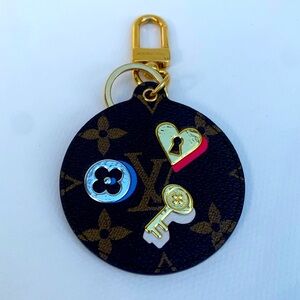 Louis Vuitton Love Lock Bag Charm/Keychain ( Initial N)